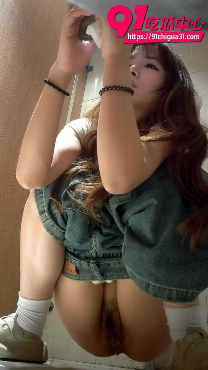 高颜值小姐姐厕所蹲坑尿尿被偷拍6