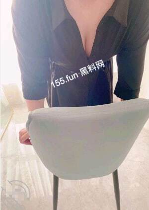 全⽹少妇叫床天花板 借给玲姐⼋万块才换来的⼀夜春宵