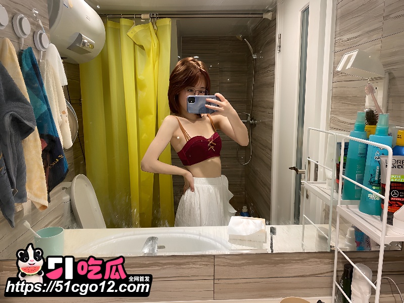 短发辣妹酒店性爱私拍  5