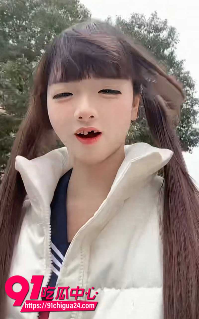 快手网红小萝莉帅气门牙出卖肉体跟土豪1V1裸聊3