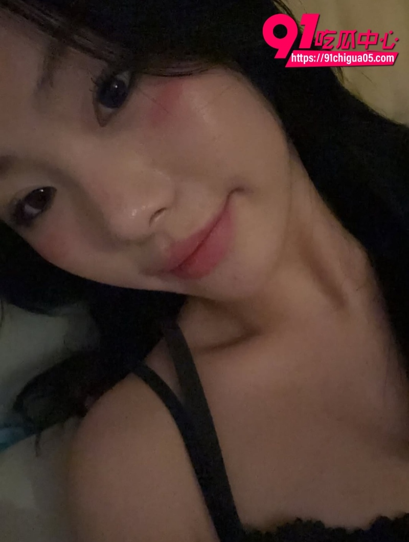 在社交媒体上坐拥4.9万粉丝的极品高颜值B奶10