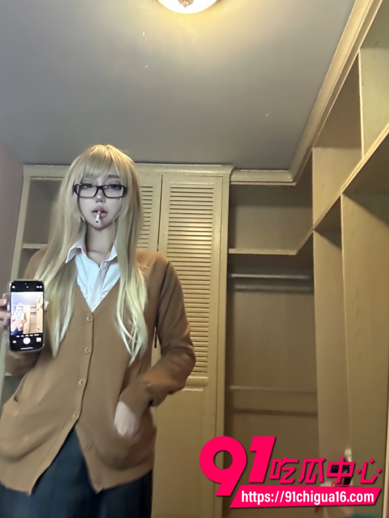全网跪求 抖音女网红索菲亚不雅自拍 清纯少女堕落成淫荡母狗