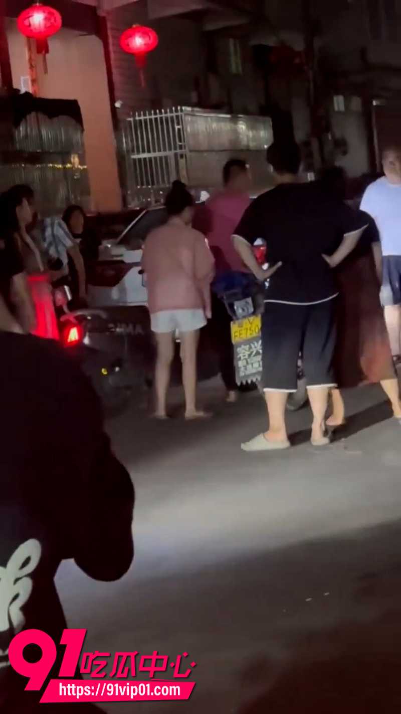 揭阳仙桥三立幼儿园女幼师勾引股东偷情被老公当场抓包暴打1.2 揭阳仙桥三立幼儿园女幼师勾引股东偷情被老公当场抓包暴打1.2