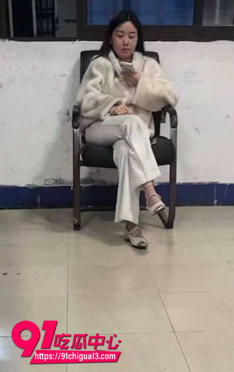平潭原配老婆抓奸小三后当街暴打6