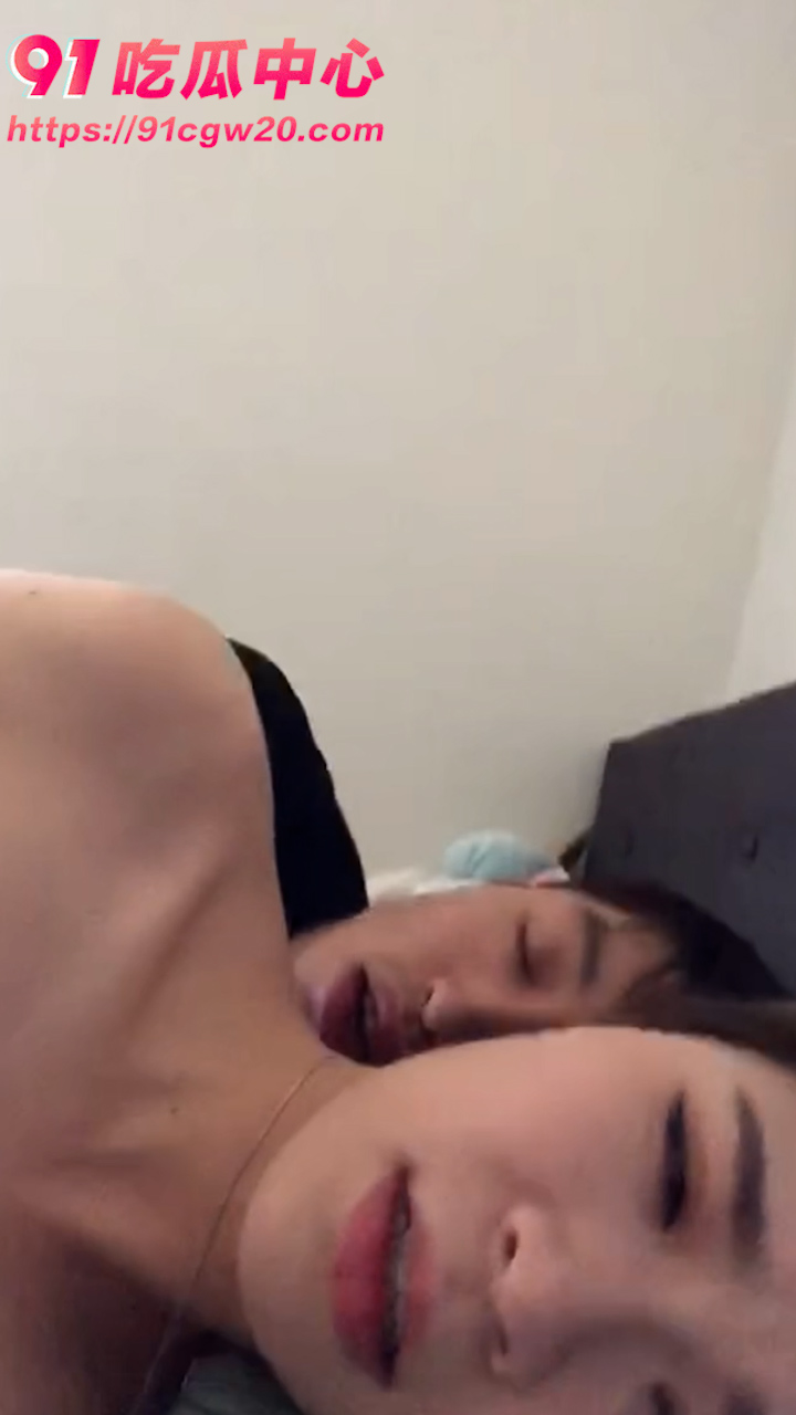 情侣性爱自拍~女朋友好像不怎么满足啊 这可咋整?