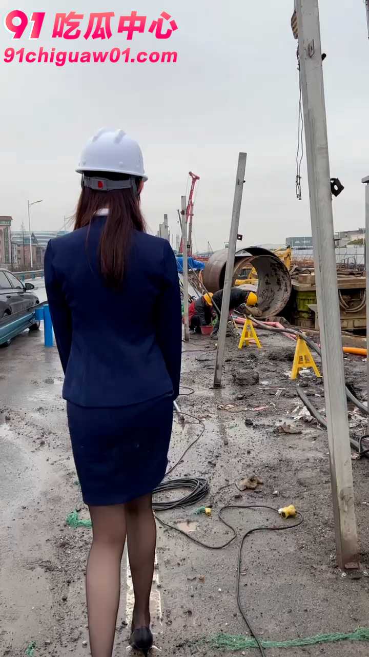 国产顶级网黄阿朱与AAA建材王哥户外露出街拍 合集资源抢先看！