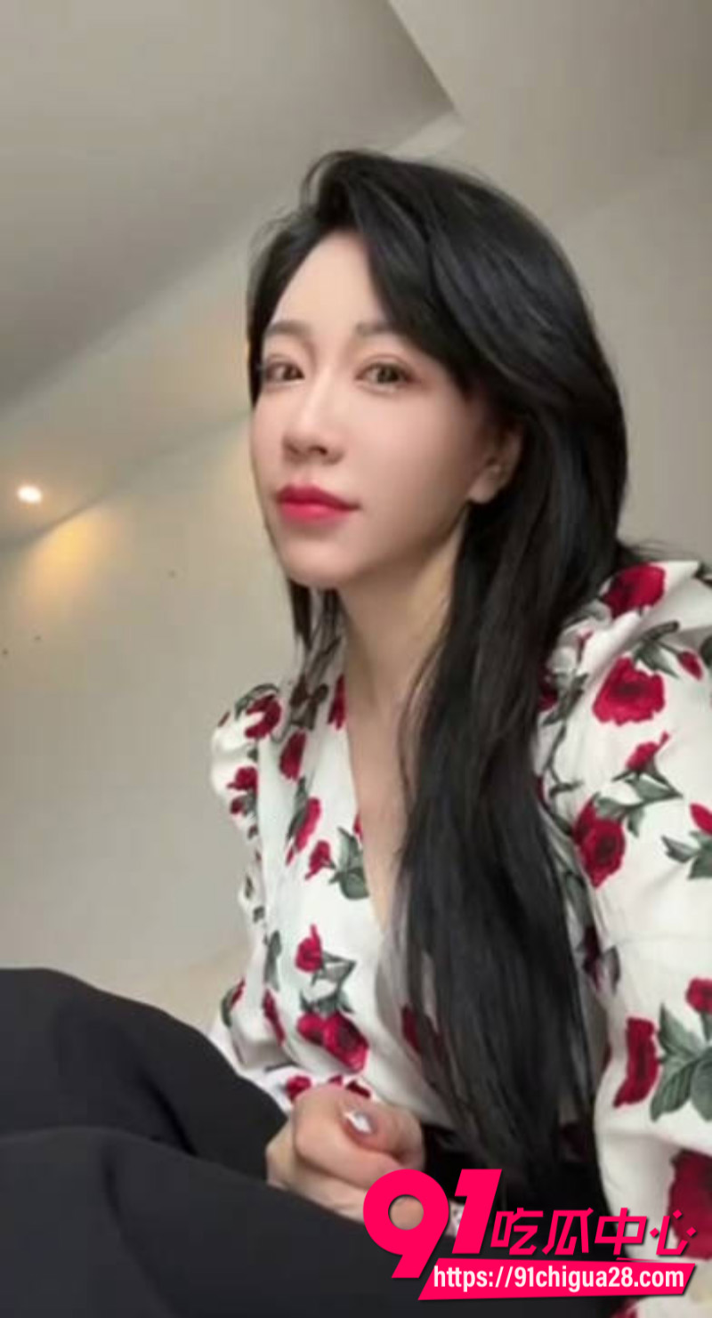 上海静安女主持人带女儿两女共侍一夫11