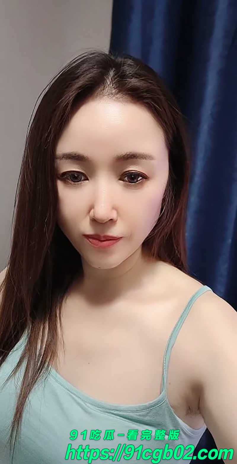83 83