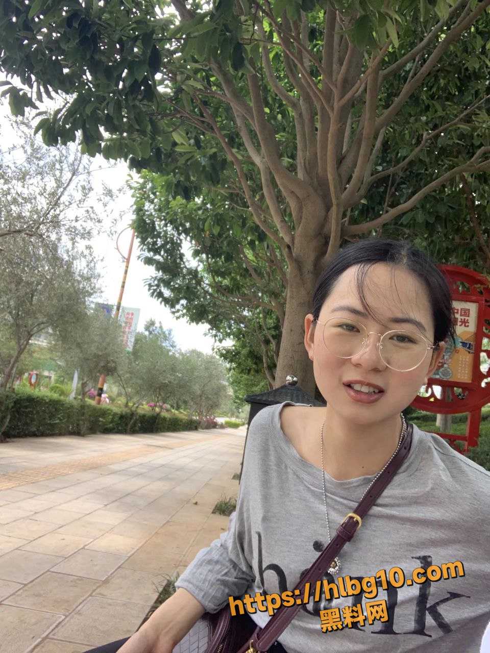 戴眼镜的已婚小护士 被大神调教成了小母狗 视频掰穴裸聊 线下口交毒龙 异常听话！