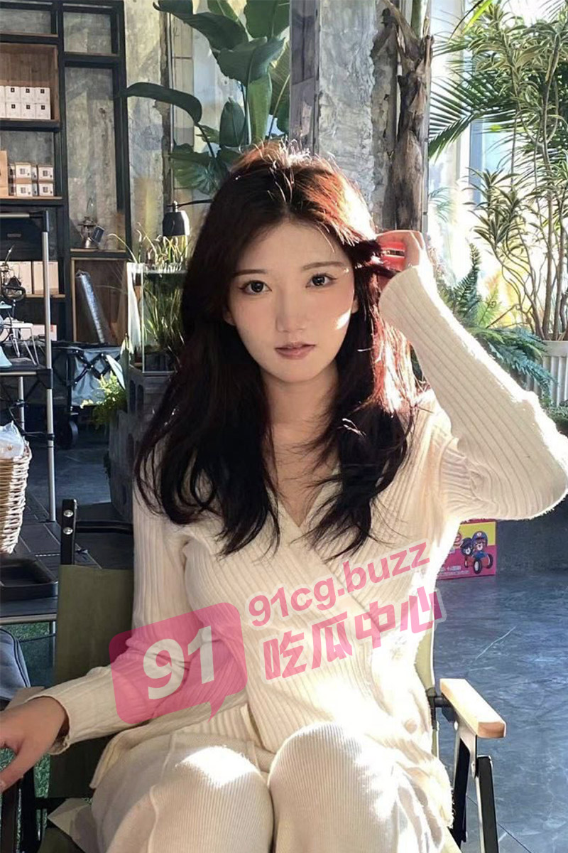 天津美术学院陈涵津 同学群被爆做外围 羞耻视频遭转发 被迫退学！