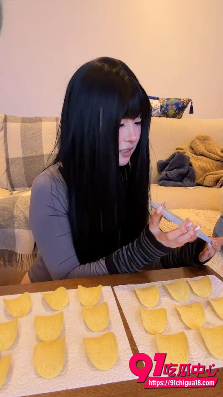 推特噗噗新作薯片游戏 吃到毒药就要立即跪舔深喉被射一脸
