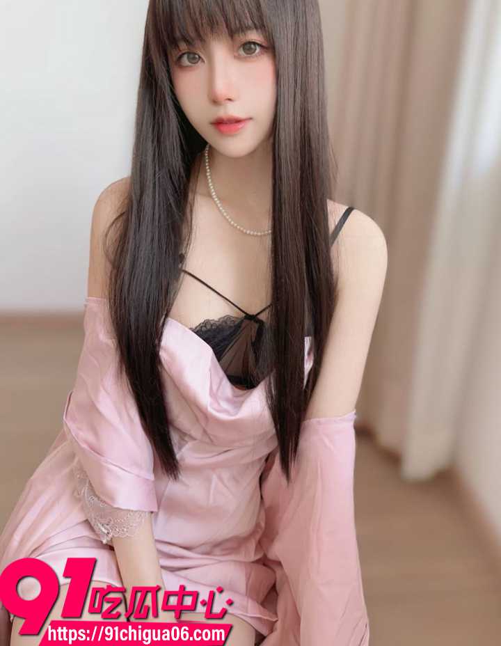 顶级福利姬布丁大法粉色睡袍肉丝流出2