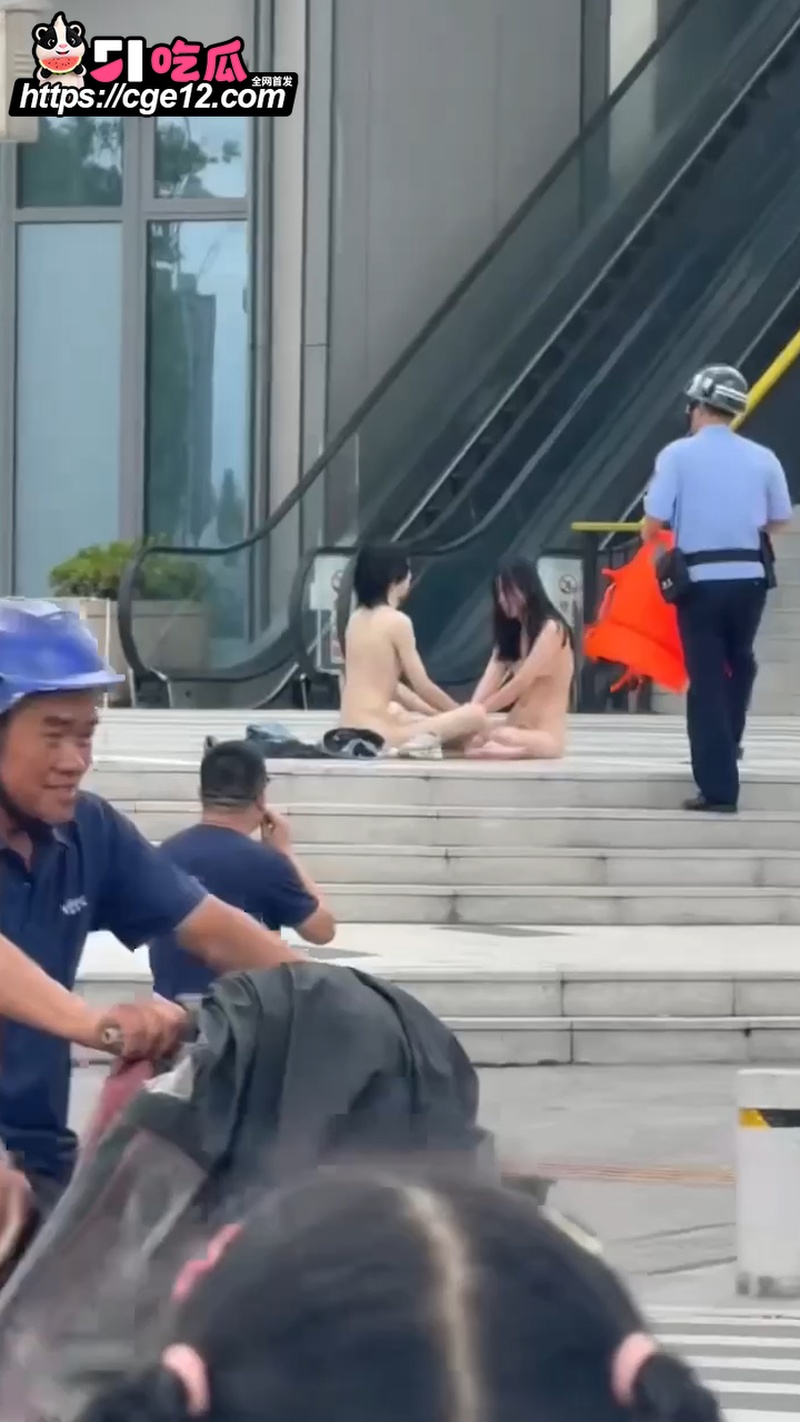 浙江宁波 一对男女在街头全裸炼心经 4 浙江宁波 一对男女在街头全裸炼心经 4