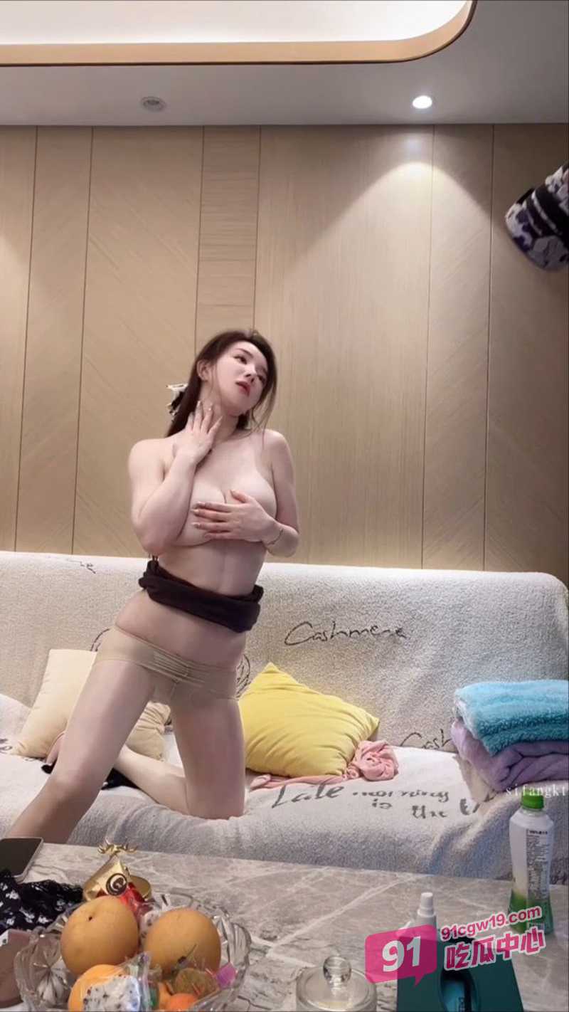 北京嫩模Yunjin 绝美颜值魔鬼身材秀色可餐 撩骚自拍福利流出！ 配图2