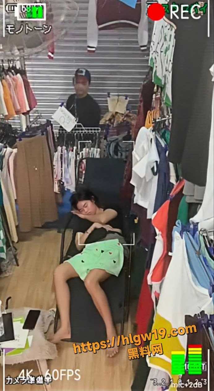 小偷行窃时见色起意 猥亵偷亲熟睡女店长 亲完就跑女店长惊醒却一脸蒙圈 监控视频流出