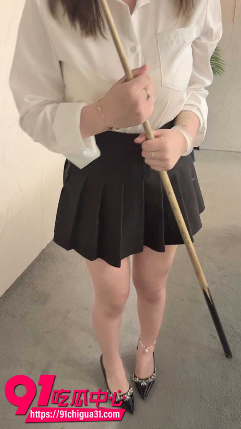 海角大神奶子即正义重金拿下18岁巨乳台球助教1