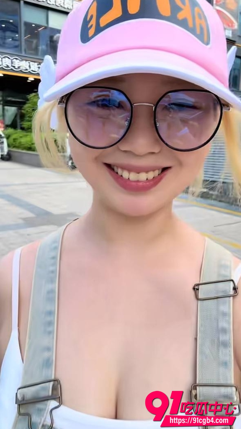 推特福利姬 保重千千万7