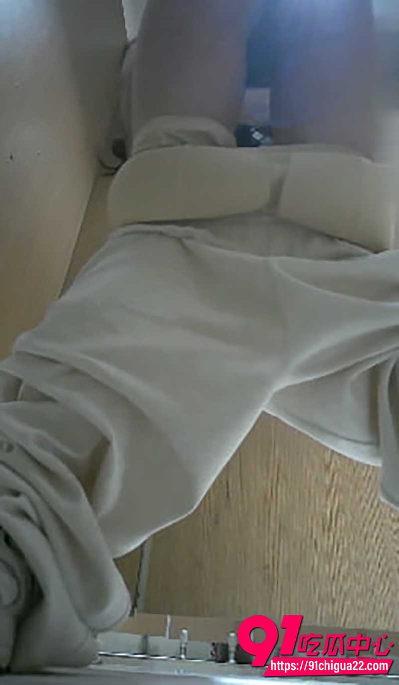 酒吧女厕偷拍 6 酒吧女厕偷拍 6