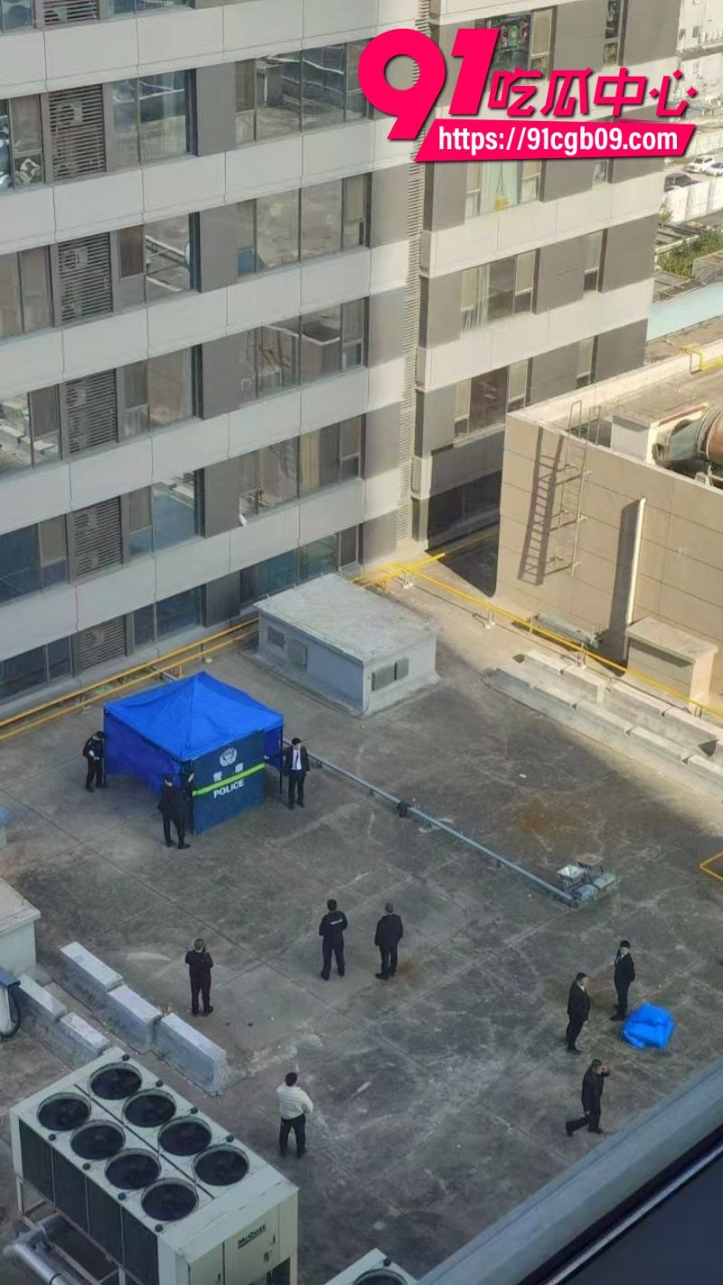 实拍跳楼!河北绿色外套少年高楼一跃坠亡全程1 实拍跳楼!河北绿色外套少年高楼一跃坠亡全程1
