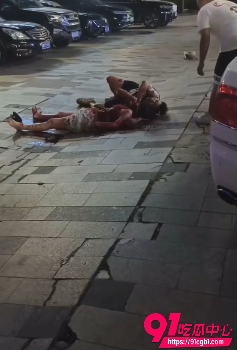 怀化国际商贸城持刀伤人事件 网传一男杀害两女后自杀 疑似情感出轨生成的报复