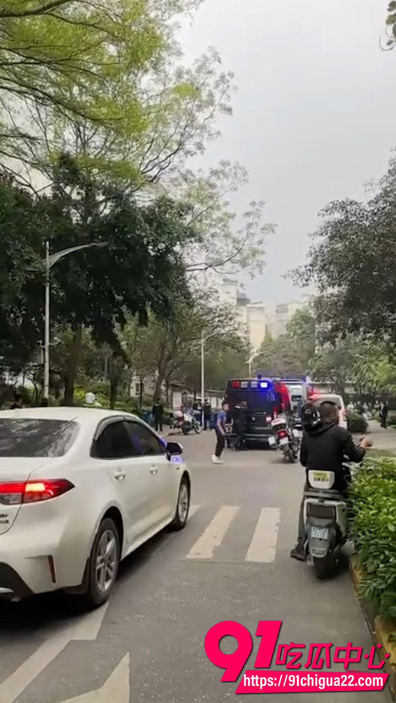 南宁翡翠园小区持刀伤人事件3 南宁翡翠园小区持刀伤人事件3
