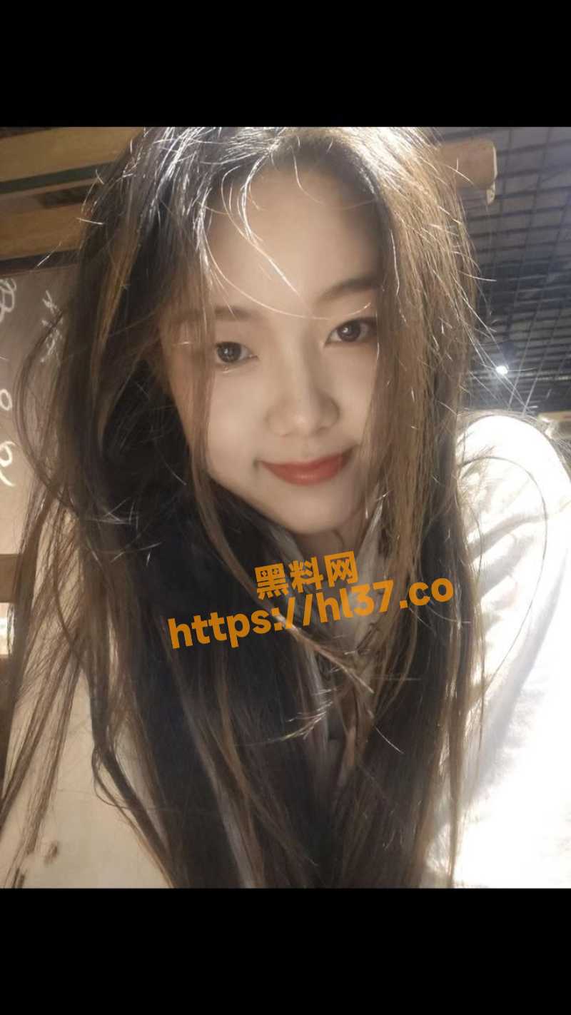 湖南中医药大学堪称校园公交车的骚逼 杨思悦 见钱给操且年纪轻轻鲍鱼就已漆黑无比了！