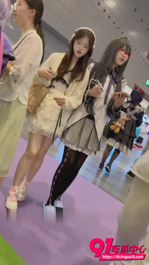 大神漫展抄底无内学生妹3 大神漫展抄底无内学生妹3