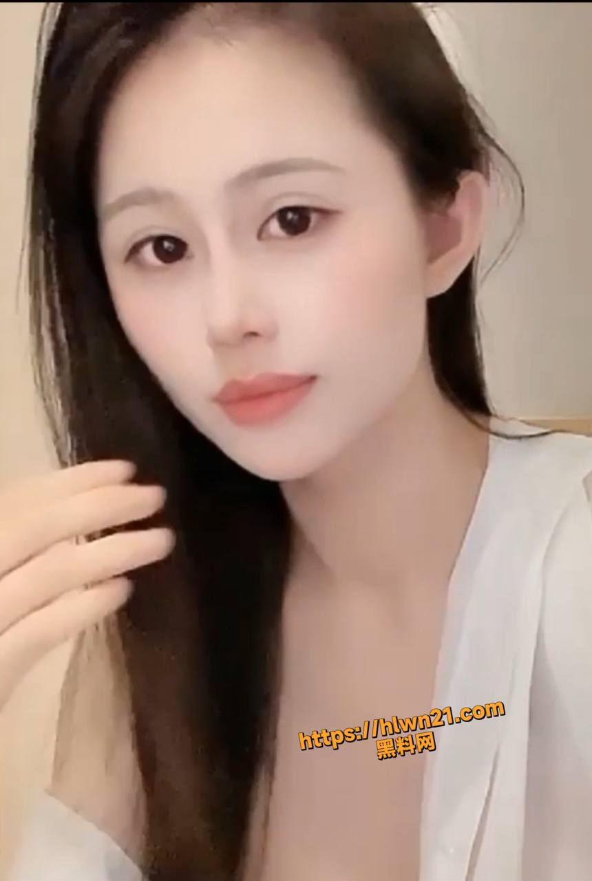 ST新人主播 蜜桃 大秀美体发骚 清秀的脸蛋有点像杨幂 佛系挑逗让你的荷尔蒙分泌爆发！