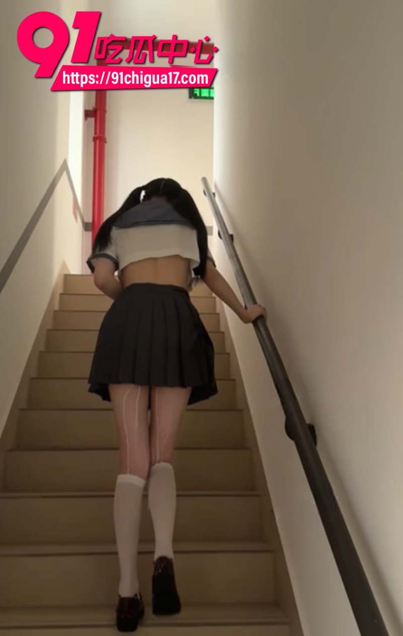 极品福利姬小美miyoki牛奶灌肠楼梯间自慰3