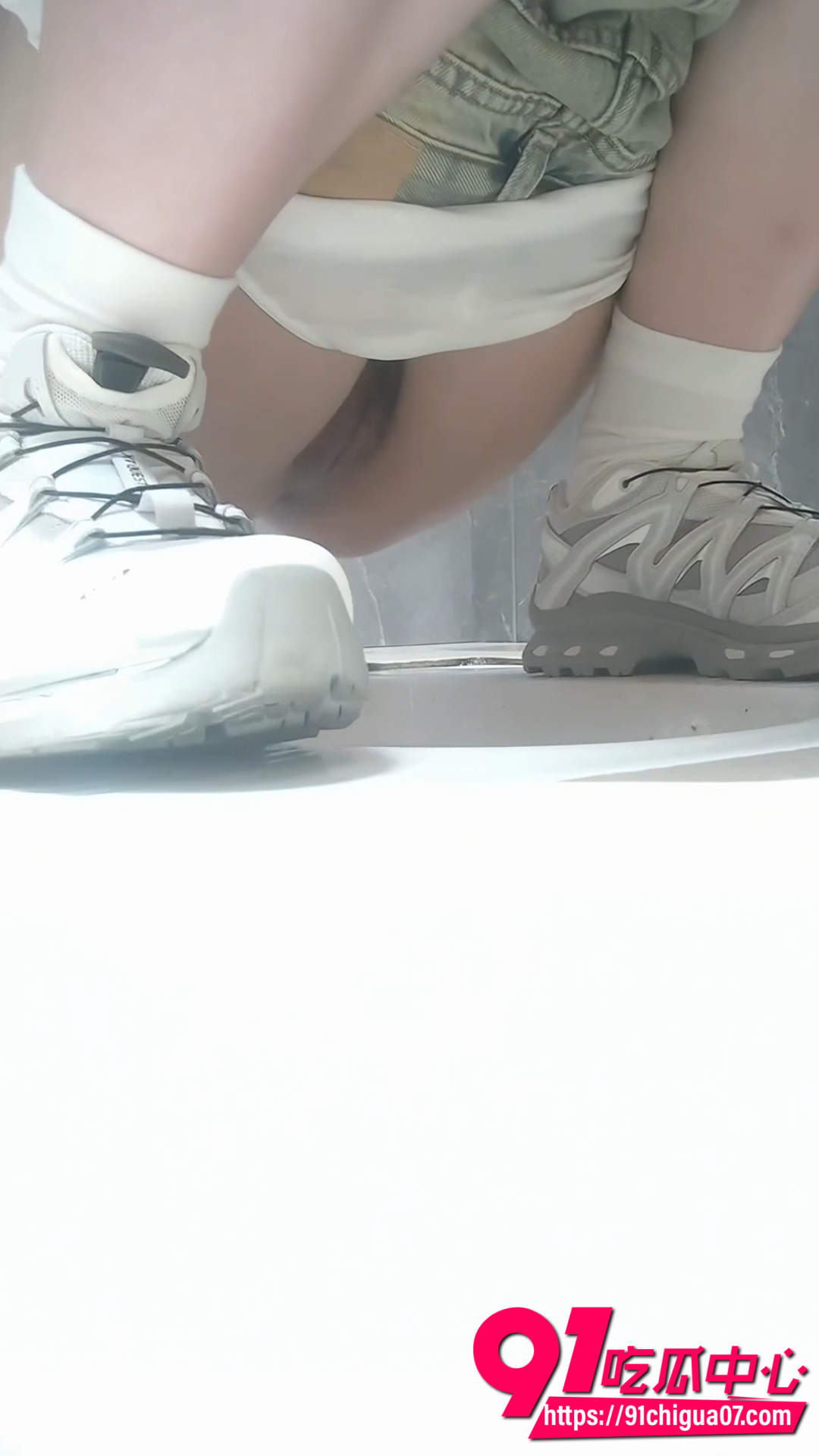微胖小姐姐职业装蹲坑8