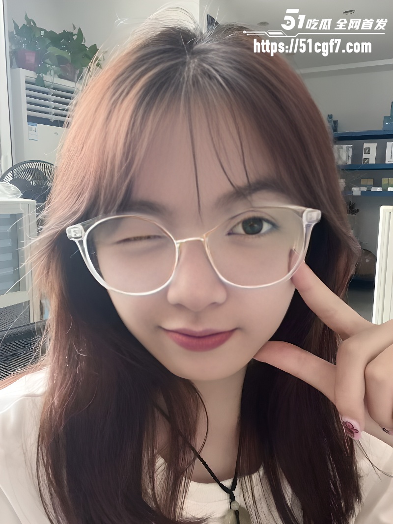 广西眼镜妹梁桦裸贷视频曝光02 广西眼镜妹梁桦裸贷视频曝光02