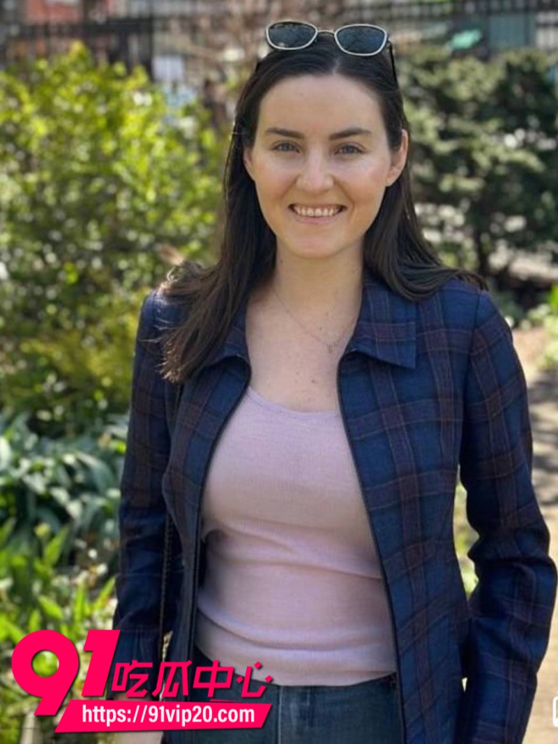 华尔街已婚精英律师NathanielCullerton跟29岁女助理公园热吻被意外拍到4