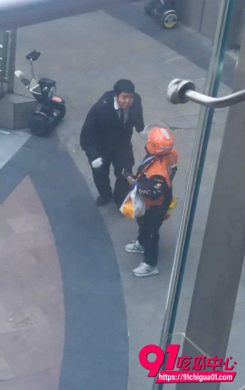 保安外卖员口水大战7