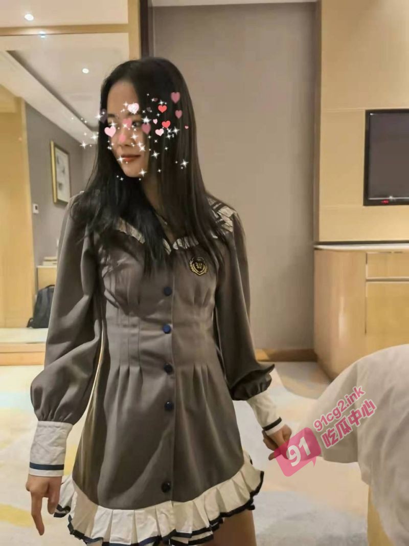 眼镜反差女警花~竟让金主如此调教玩sm 丰满翘臀被后入狂扇!