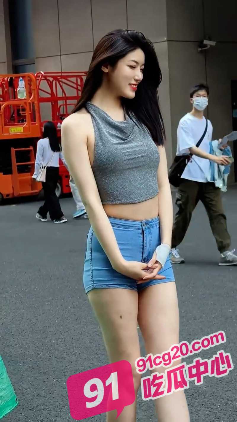 成都车展夺命小乌苏 性感知性惹人爱!