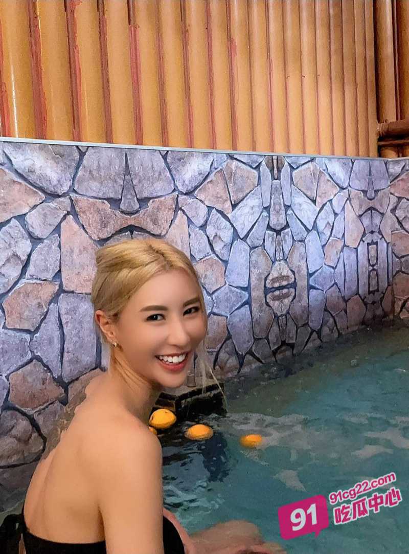 新加坡网红Tay ammy淫乱新作 女女互舔 各种骚片直呼过瘾！ 配图6