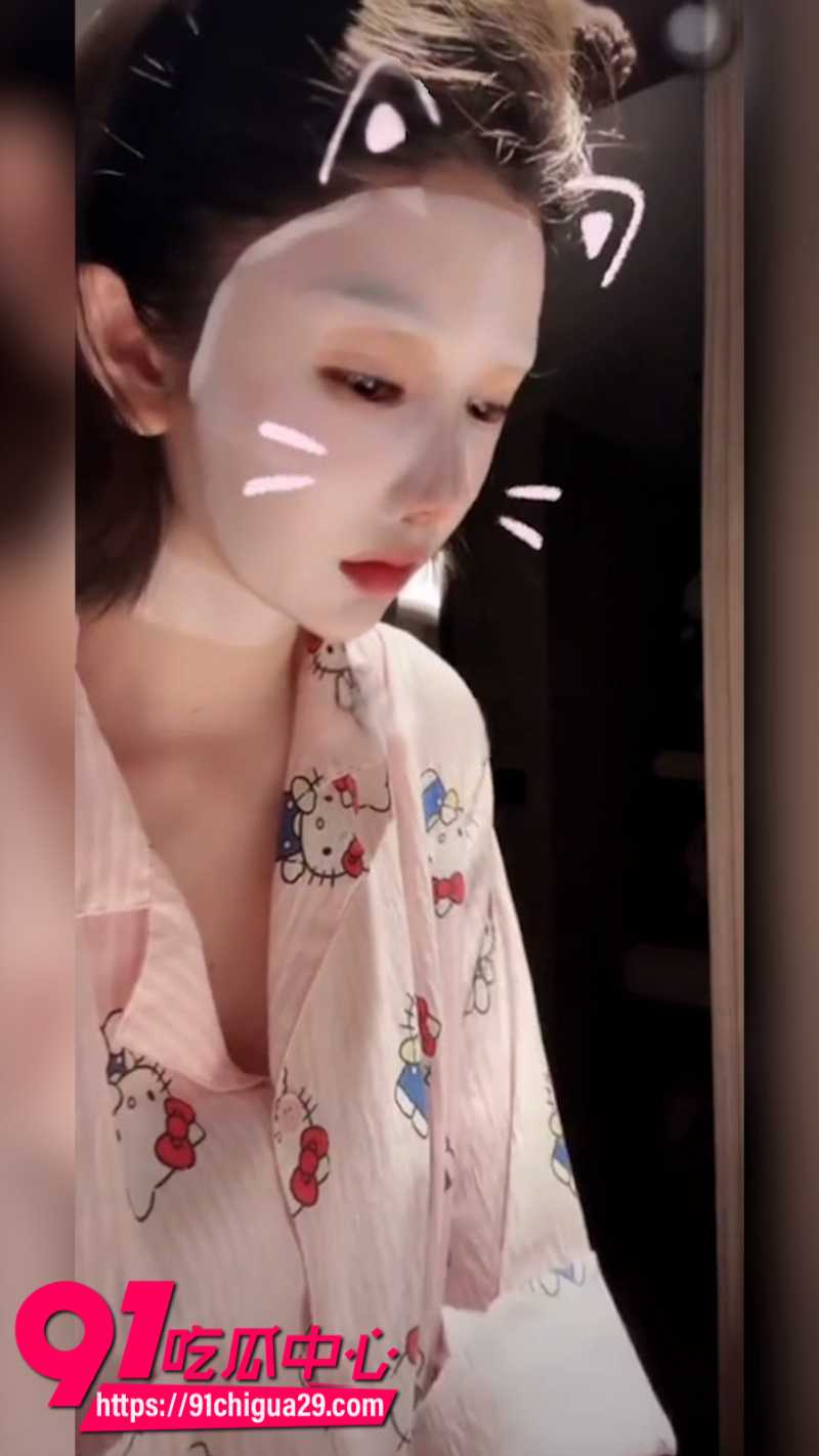 抖音170万粉丝网红梦希直播洗手不慎走光6 抖音170万粉丝网红梦希直播洗手不慎走光6