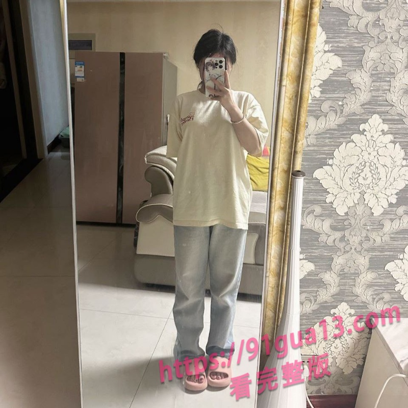 风骚妹为赚钱 拍摄多段展示私密绝技视频爆火