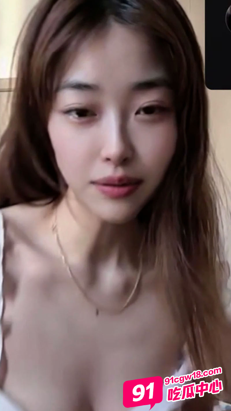 南京职业大学王佳琴 与男友激情裸聊 粉粉嫩嫩的巨乳骚出天际!