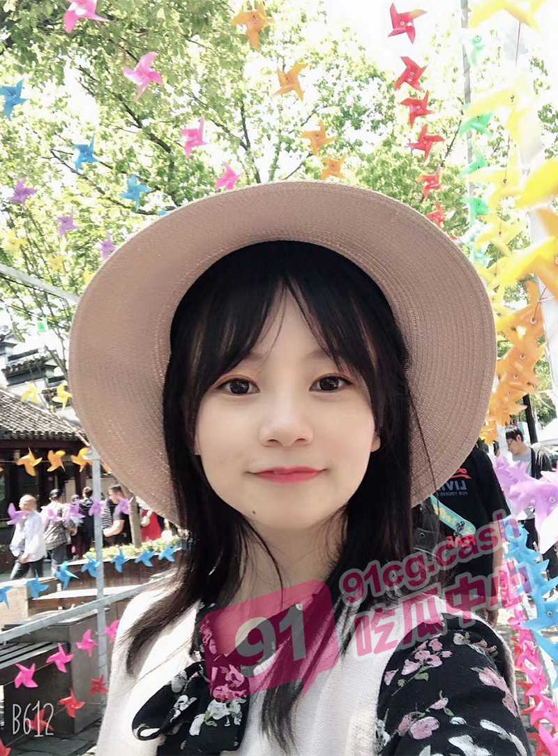 青涩清纯的妹子跟渣男谈恋爱被拍视频 分手被报复流出视频 全家人都知道了!