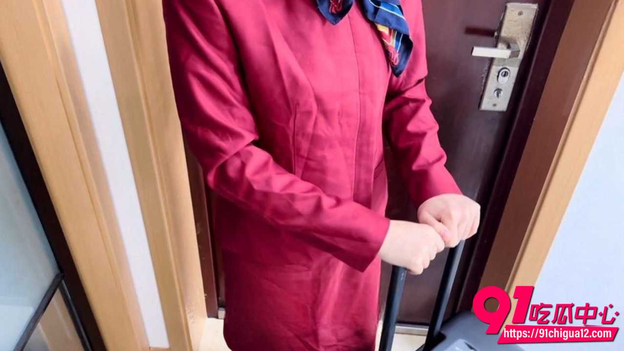 空姐表姐被迷晕后狂操骚逼1 空姐表姐被迷晕后狂操骚逼1