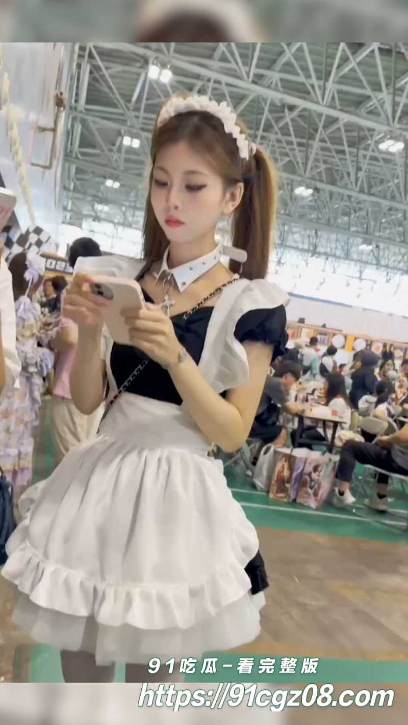 抖音女主播小狸花包漫展被抄底偷拍网页素材1素材水印版 抖音女主播小狸花包漫展被抄底偷拍网页素材1素材水印版