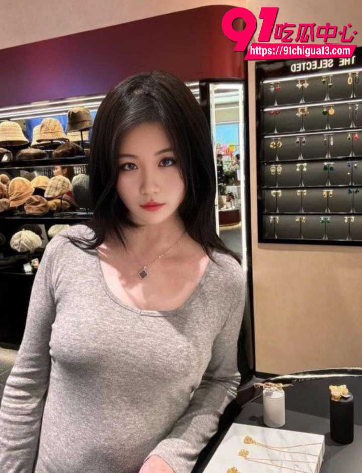 广东大三学生妹李嘉啟人体写真曝光2 广东大三学生妹李嘉啟人体写真曝光2