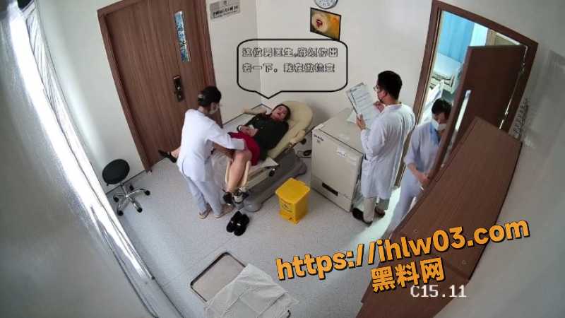 妇科门诊监控偷拍 红裙美女做妇检 看到男医生进来后浑身不自在,让男医生能不能先出去一下