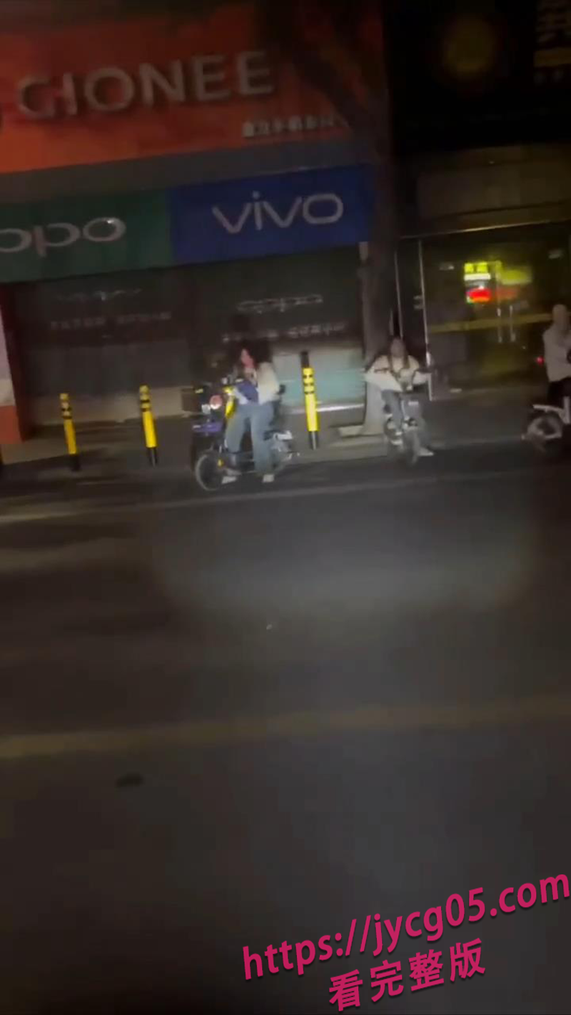 深夜探访城中村“神秘暗店”！广东男子偷拍被抓 全程狂逃曝光！