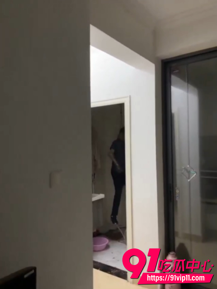 湛江男子欠网贷出租屋自杀2