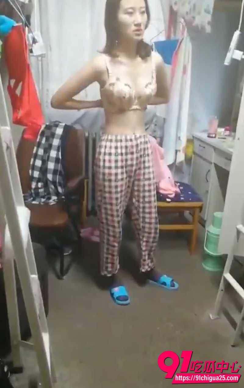 女大宿舍偷拍视频 1 女大宿舍偷拍视频 1