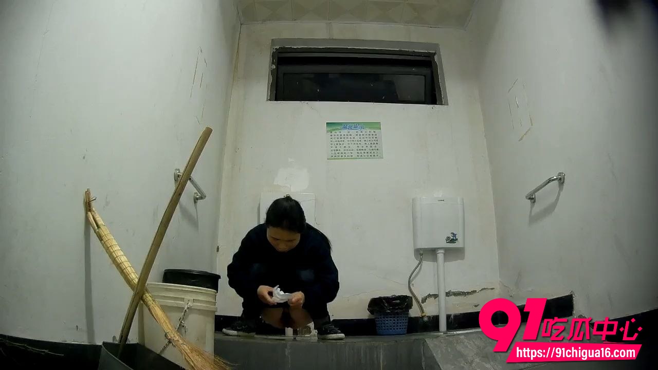 女厕偷拍神作1 女厕偷拍神作1