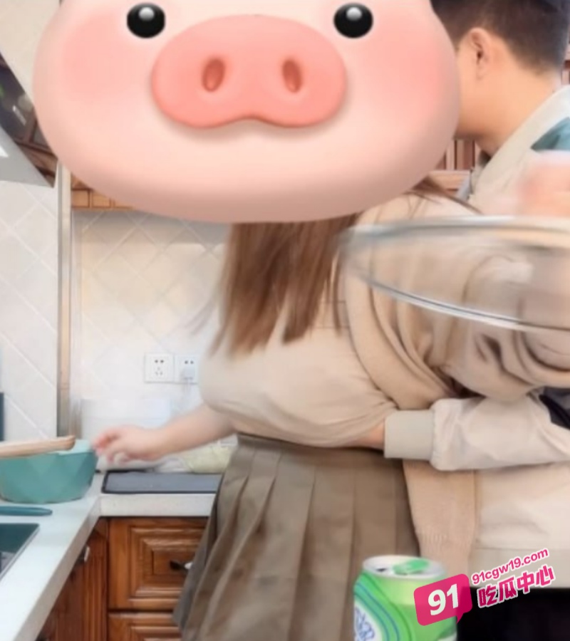 真实姐弟乱伦！爸妈不在家丰乳肥臀的姐姐被攻破了！ 配图3