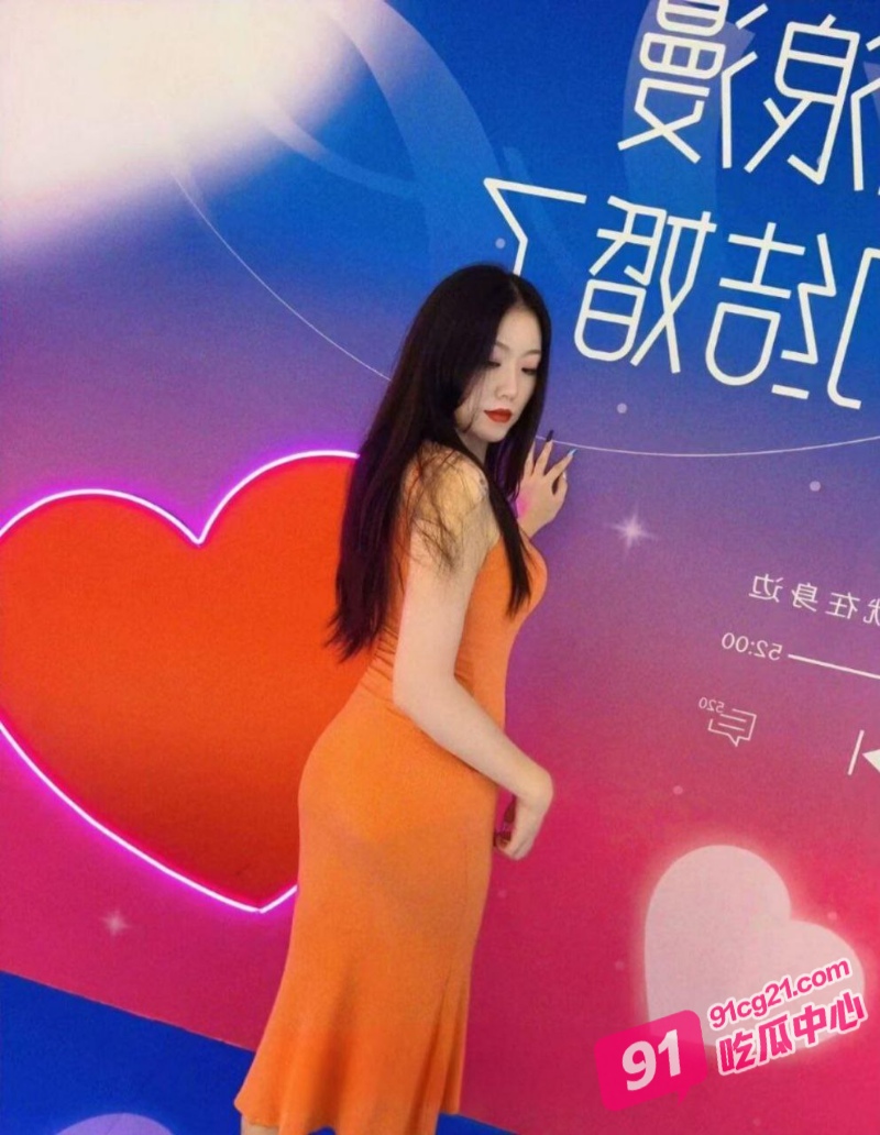 推特性瘾少妇“暮色” 黑丝翘臀诱惑男粉 主动送炮博流量!